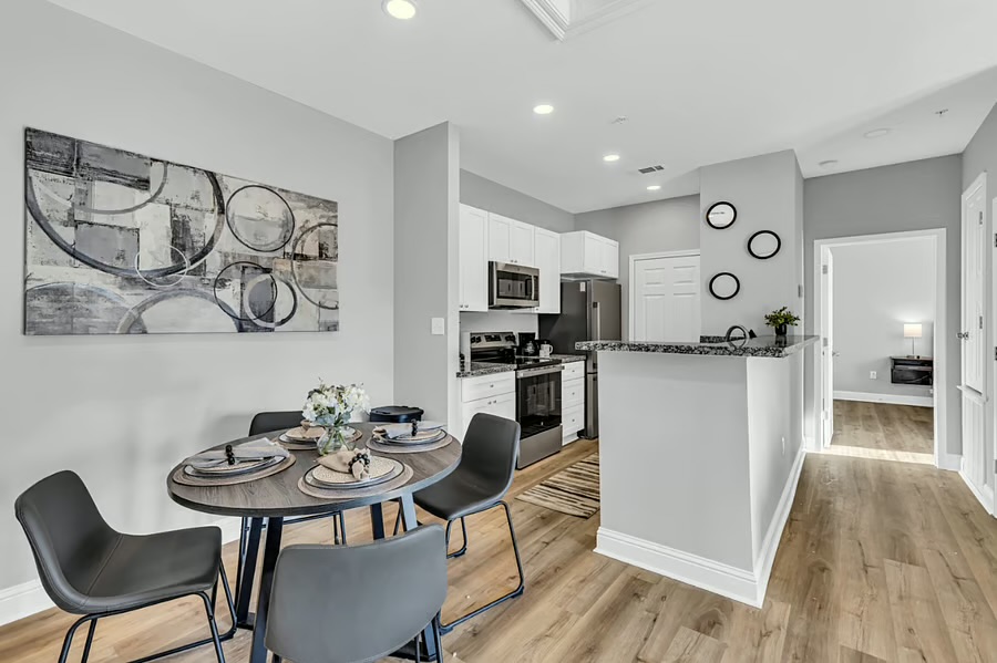 Dining & Kitchen